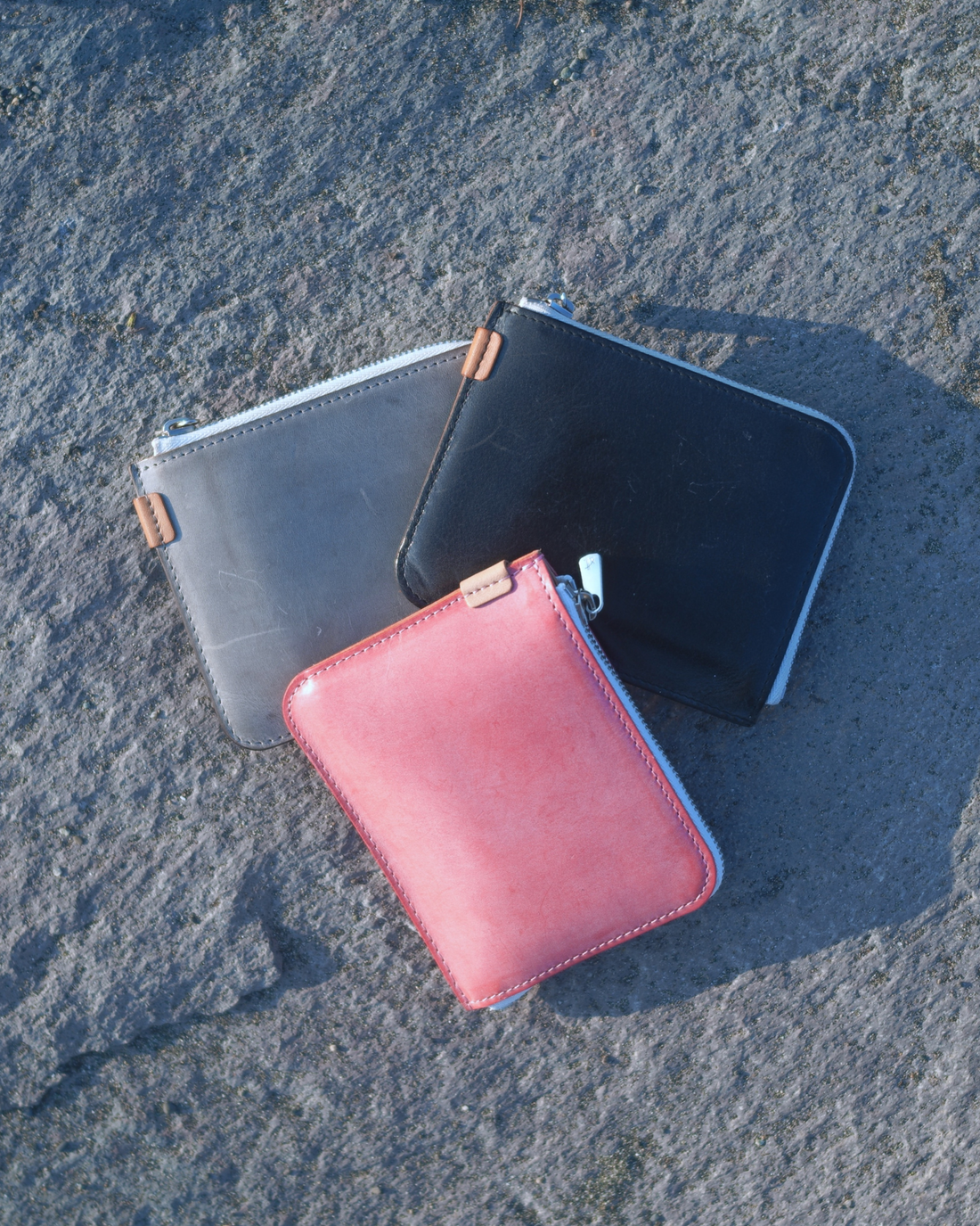 どの色を選ぶ？経年変化を楽しむ Amber Sylup の コンパクト財布