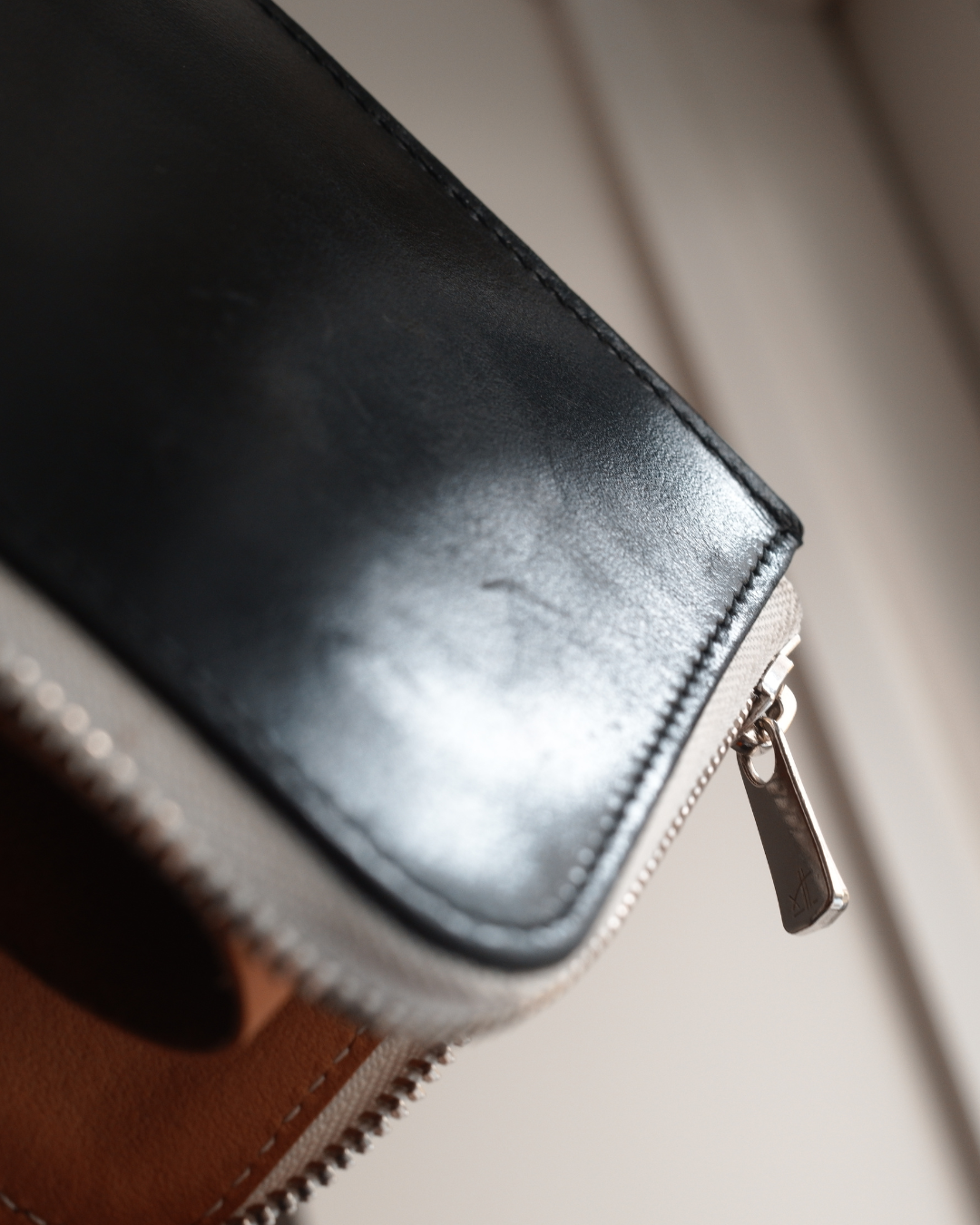 革財布の水シミを防ぐ方法と、できてしまったときの正しい対処法